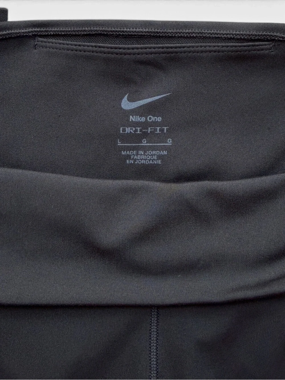 Nike Black Women's High-Waist Leggings with Side Pockets